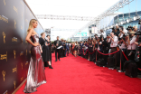 Heidi Klum on the red carpet at the 2016 Creative Arts Emmys.